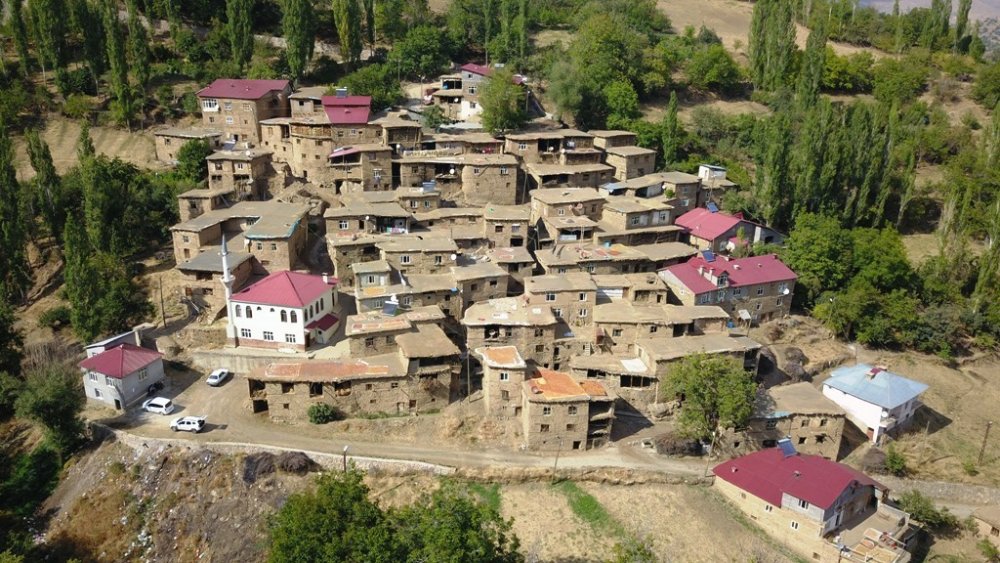 300 Yıllık Taş Evler Görenleri Mest Ediyor