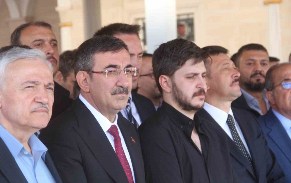 Cumhurbaşkanı Yardımcısı Yılmaz, Ak Parti Eski Milletvekilinin Cenazesine Katılım Sağladı