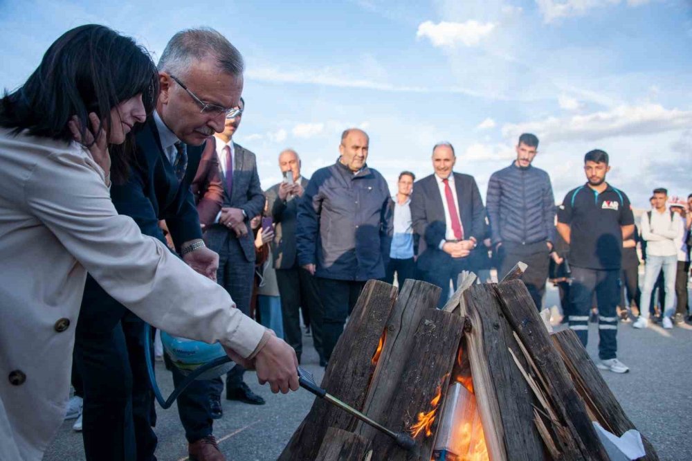 Ebyü’de Gençlik Ateşi Yakıldı