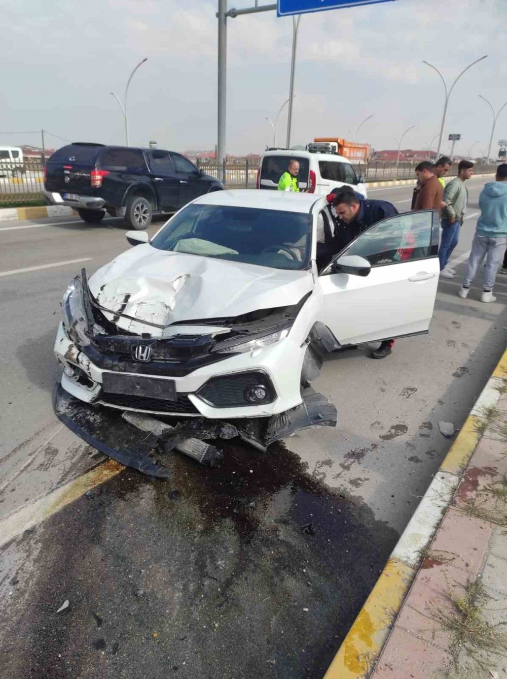Otomobil Kontrolü Kaybetti: 1 Yaralı