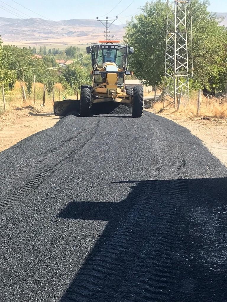 Köy Yolları Düzeltiliyor