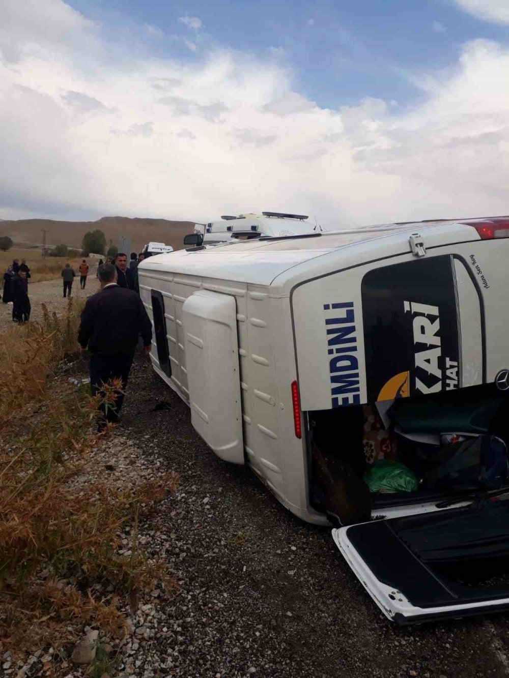 Minibüs Devrildi: 10 Yaralı