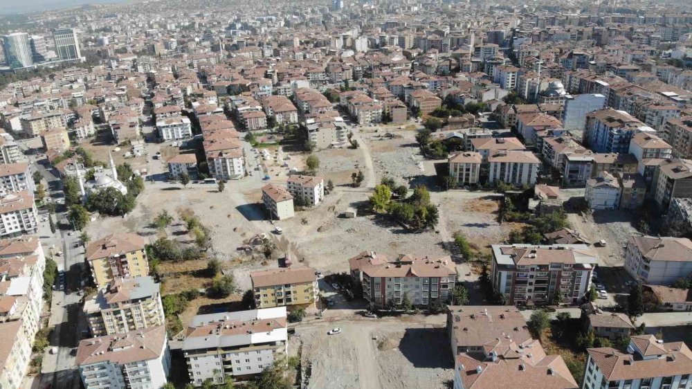 Mahalle Yıkımlardan Sonra Tarlaya Döndü