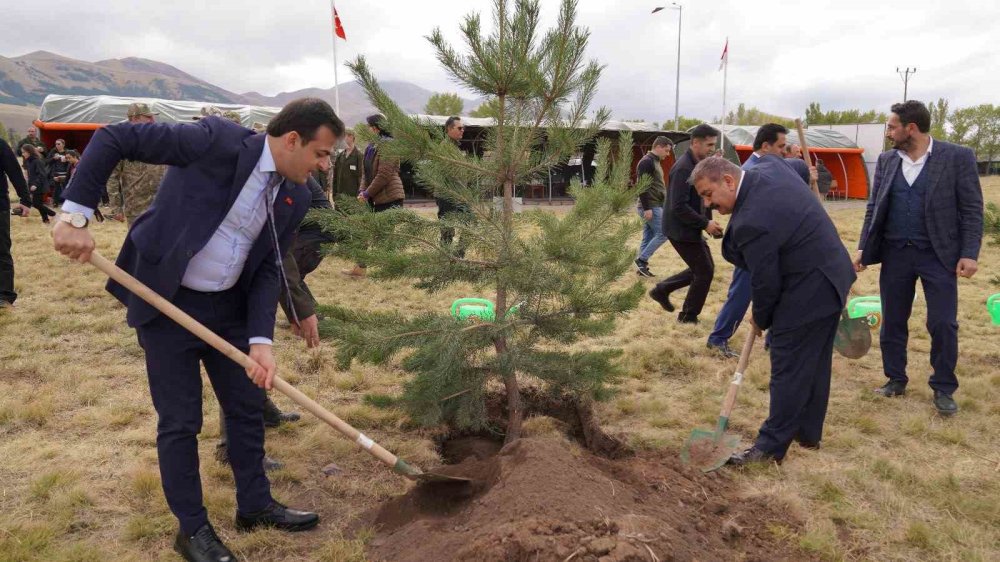 Mehmetçik Hatıra Ormanı’na İlk Fidanlar Toprakla Kavuştu