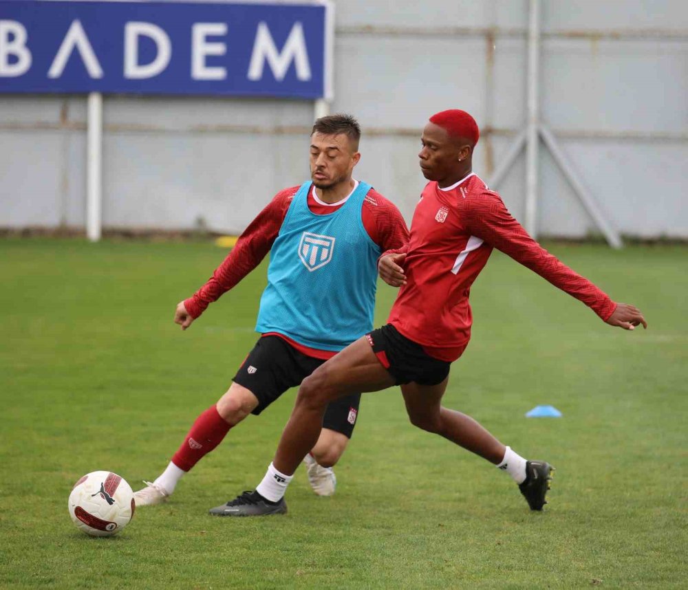 Sivasspor’da Kasımpaşa Mesaisi Devam Ediyor