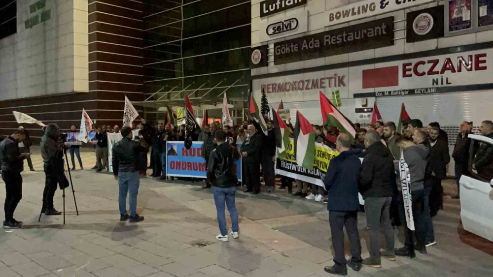 Tatvan İsrail’i Protesto Etti