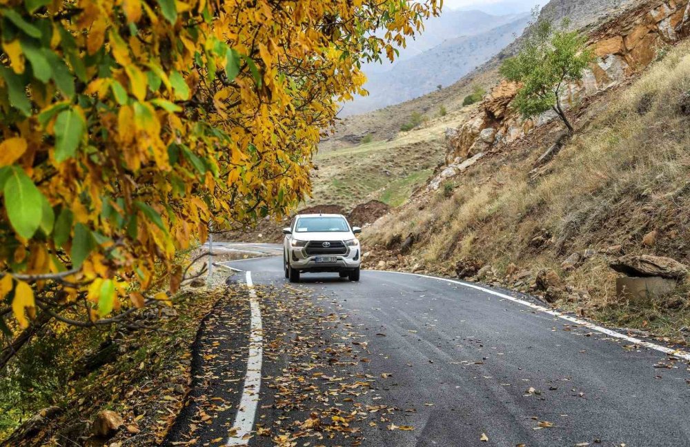 Bahçesaray Subaşı Yolu Asfalta Kavuştu