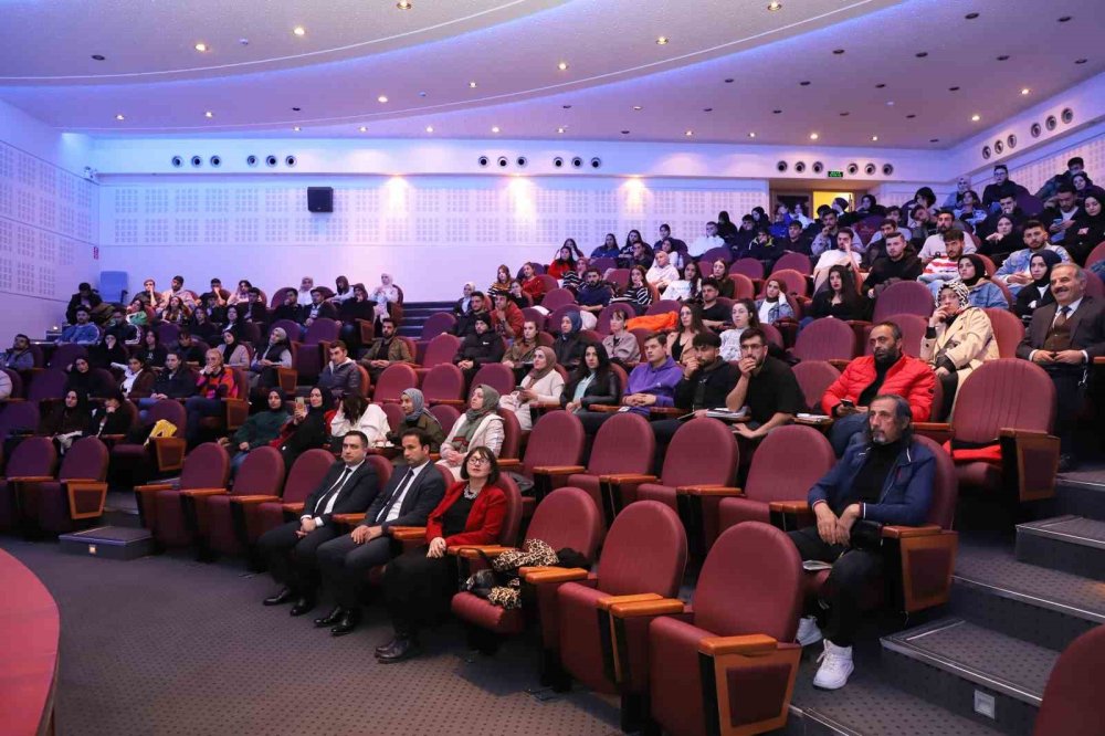 Atatürk Üniversitesinde Öğrencilere, Kampüste Dış Ticaret Eğitimler Yapıldı