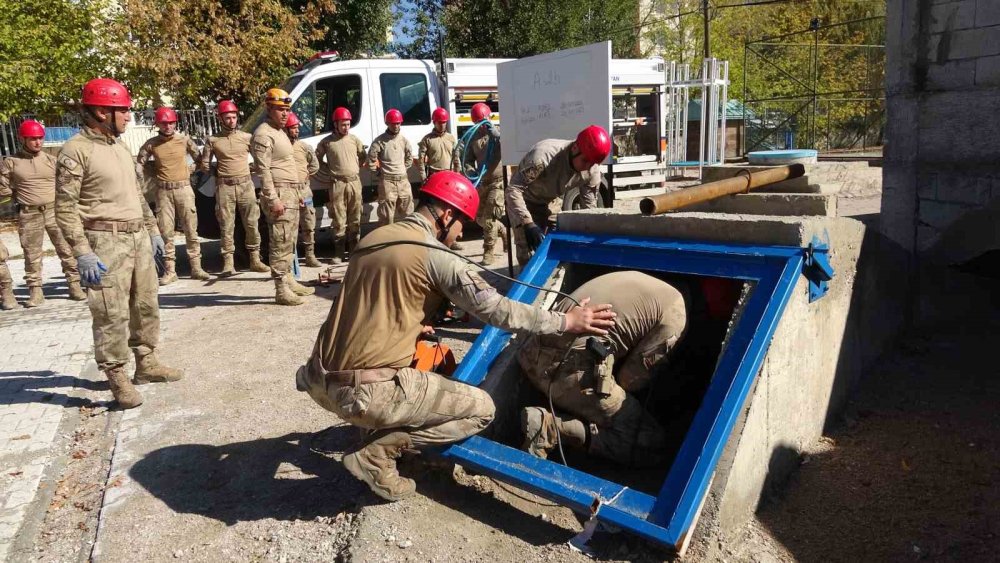 Van’da Pöh Ve Jandarmadan Nefesleri Kesti