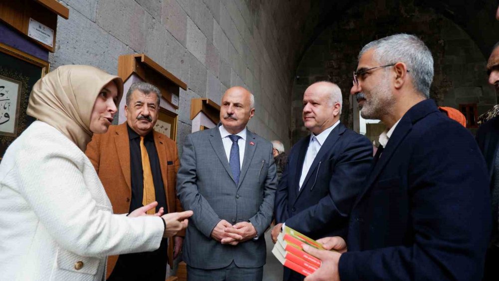 Çifte Minareli Medrese’de "Asar-ı Celile Hüsn-i Hat Ve Ebru Sergisi"