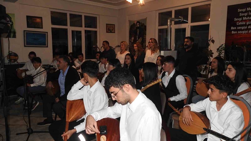 Gezici Bağlama Atölyesi İlk Mezunlarını Verdi