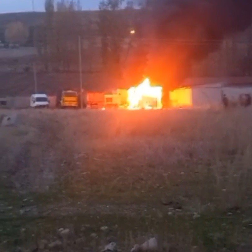 Kars’ta Halk Otobüsü Alevler İçinde Kaldı