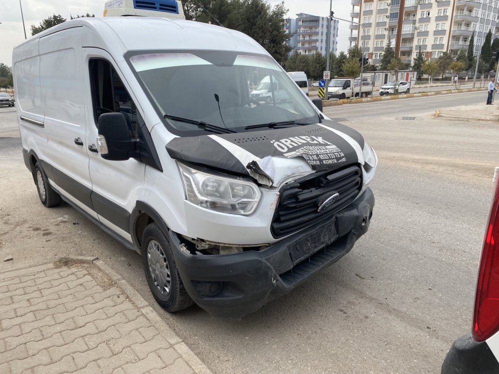 Yaralı Taşıyan Ambulans İle Minibüs Çarpıştı