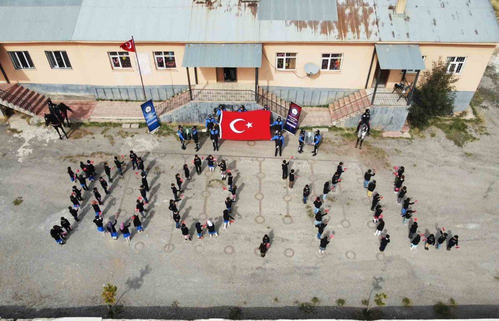 Cumhuriyet’in 100. Yılı Nedeniyle 100 Fidan Diktiler