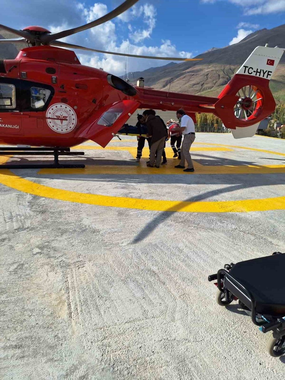 Hamile Kadın Ambulans Helikopterle Hastaneye Ulaştırıldı