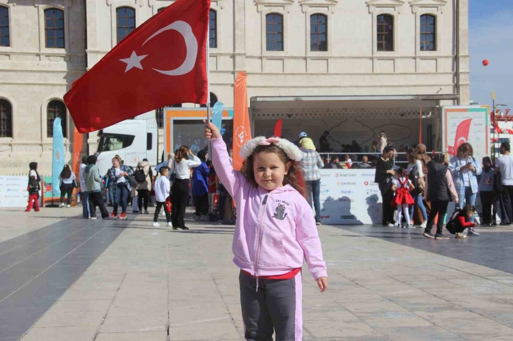 Nefes Kesen Solotürk Gösterisi