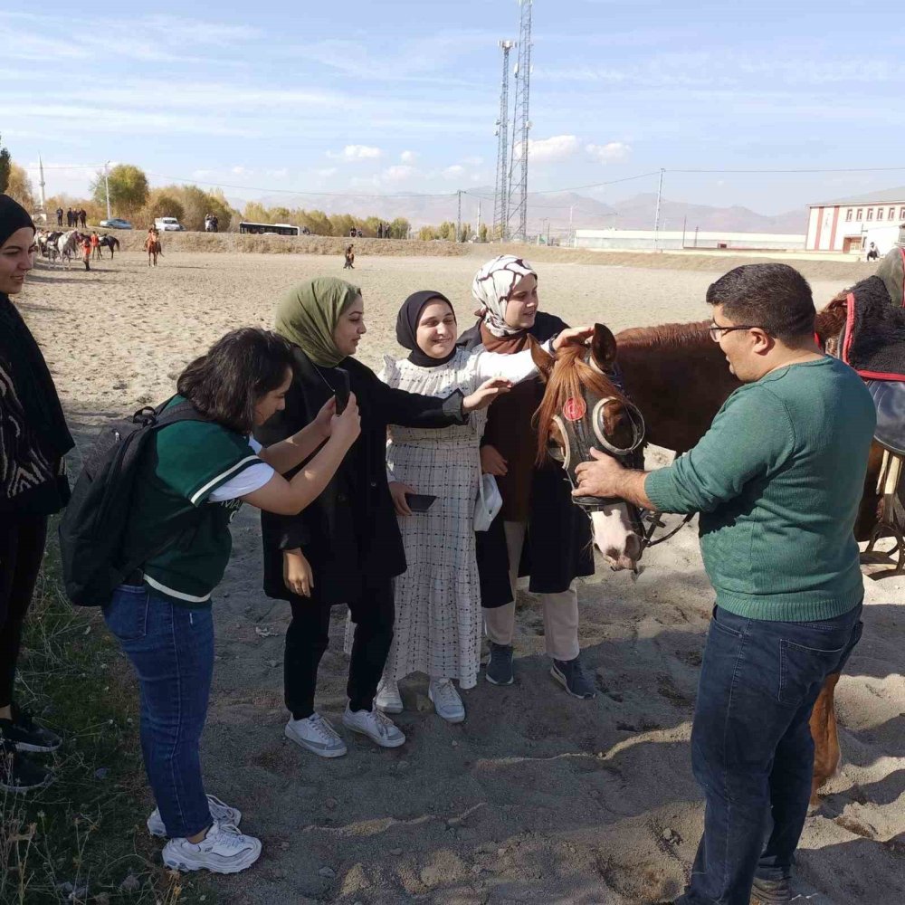 Genç Akademisyenler Birliği Cirit Sahasında Bir Araya Geldi