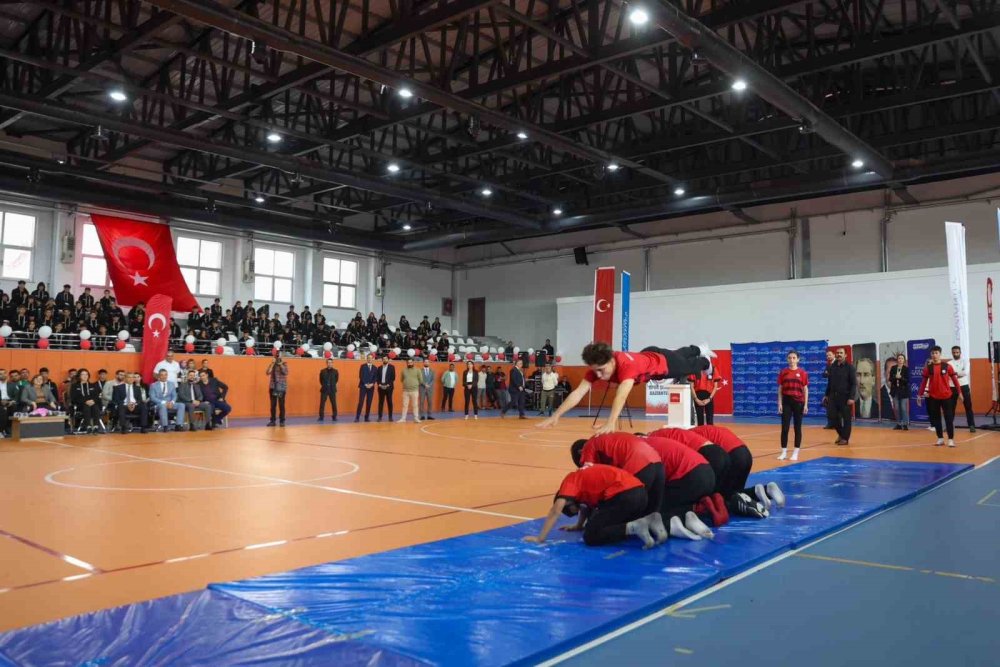 Gaziantep Büyükşehir’den Okullara Spor Malzemesi