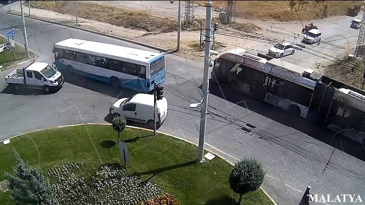 Trafik Kazaları Kameraya Yansıdı