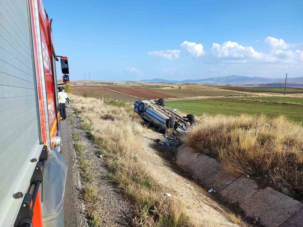Düz Yolda Takla Atan Aracın Sürücüsü Yaralandı