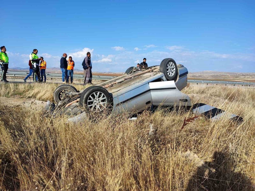 Düz Yolda Takla Atan Aracın Sürücüsü Yaralandı